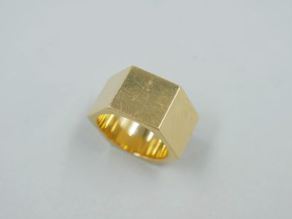 null FRED.

18k yellow gold bolt ring. 

Signed and numbered. 

TDD : 54. Weight...