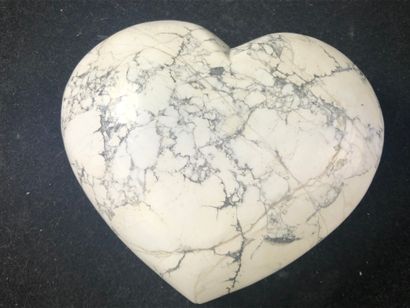 null Howlite heart

Heart cut in a Howlite, a hydroxy-silicate of boron and calcium....