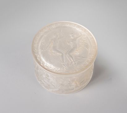 null René LALIQUE (1860-1945)

Candy jar in molded glass decorated with a round of...