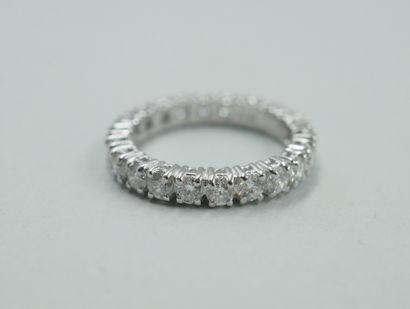 null 
American wedding band in 18k white gold set with 22 diamonds for 1.82cts approximately...