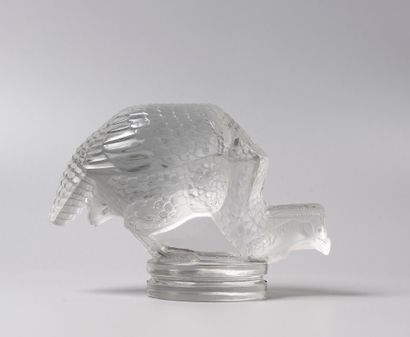 null René LALIQUE (1860-1945)

Guinea fowl. 

Mascot in white pressed glass satin...
