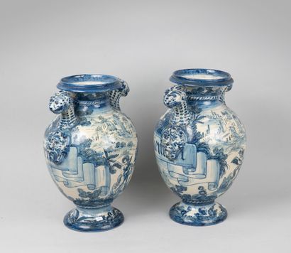 null 
SAVONE.

Pair of fountains of apothecary in the shape of earthenware vases...