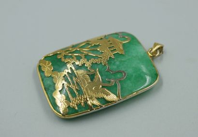 null Pendant plate of jade adorned with a gilded metal frame with decoration of pagoda...