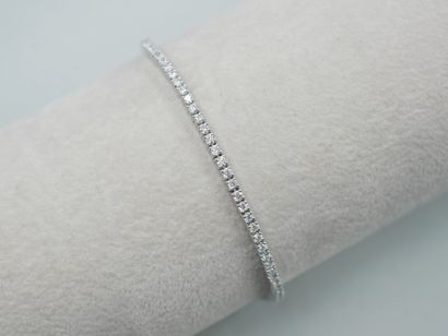 null Line bracelet in 18k white gold set with 73 diamonds for 2cts approximately....