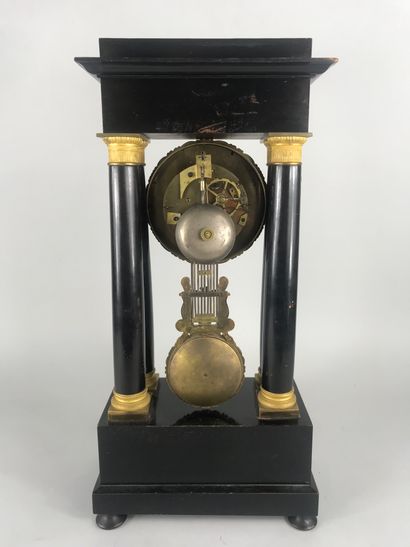 null 
Portico clock in blackened wood with beautiful ornamentation of gilt bronze....