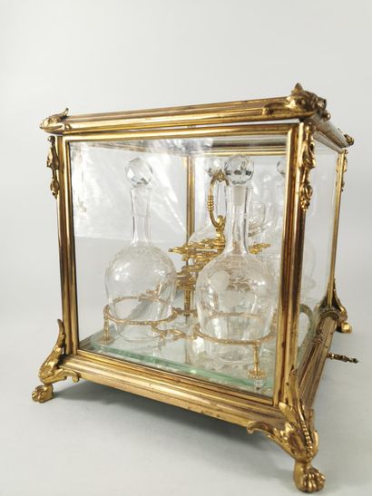 null Gilded bronze liquor cabinet decorated with accanthus leaves and interlacing,...