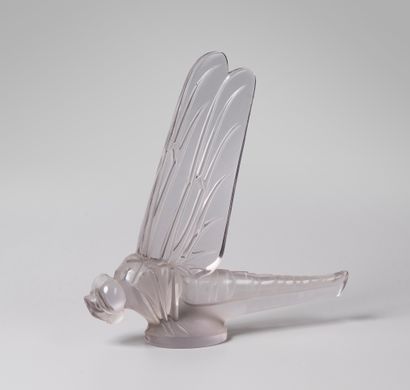 null René LALIQUE (1860-1945)

Big dragonfly.

Mascot in pressed white glass, satin...