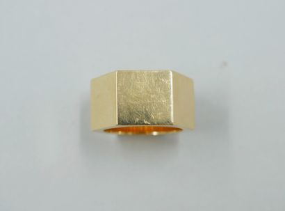 null FRED.

18k yellow gold bolt ring. 

Signed and numbered. 

TDD : 54. Weight...