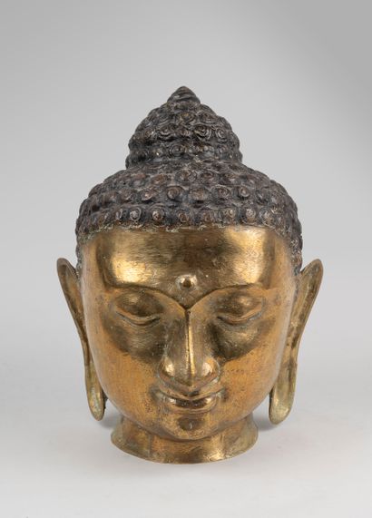 null THAILAND 20th century 

Important head of Buddha with a serene expression, in...