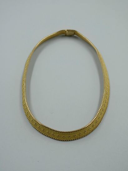 null Necklace in 18k yellow gold braided with flexible mesh and punctuated with stars....