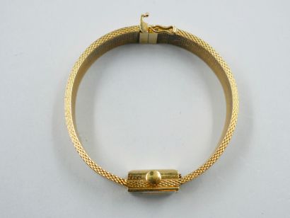 null CLAUDE VENU. 

Lady's watch in 18k yellow gold. Rectangular case, cream dial...