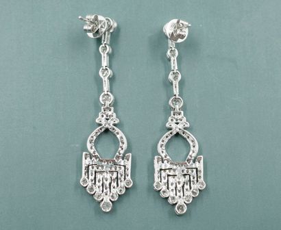 null Pair of 14k white gold earrings with openwork lambrequin motifs paved with diamonds...