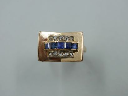 null Bridge ring in 18k yellow gold with a line of calibrated sapphires between two...