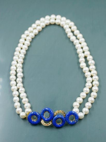 null Necklace with a double row of white cultured pearls, adorned with a clasp in...
