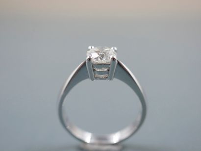 null Solitaire in 18k white gold topped by a brilliant-cut diamond of about 1ct....