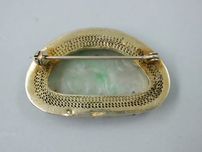 null A vermeil brooch decorated with a jade plate carved with flowers in an openwork...