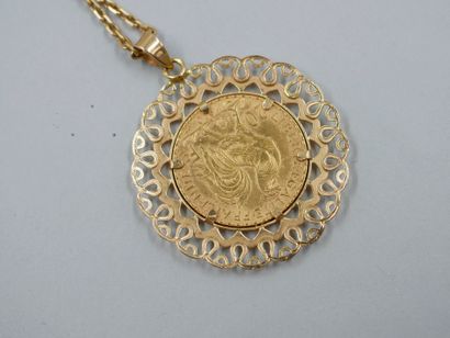 null Pendant in 18k yellow gold decorated with a 20 francs gold coin of 1910 with...