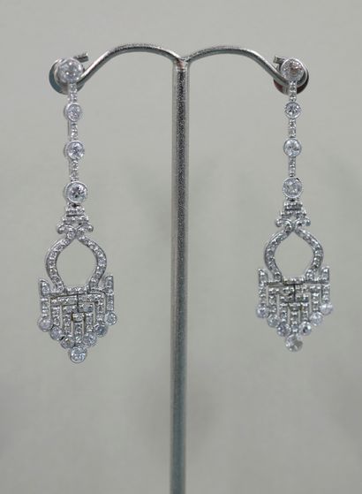 null Pair of 14k white gold earrings with openwork lambrequin motifs paved with diamonds...