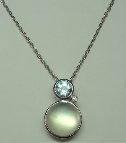 null Pendant in 18k white gold set with a mother-of-pearl under crystal cabochon...