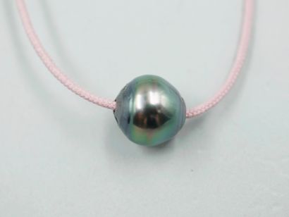 null Perle de Tahiti grise montée en bracelet.

Diam : 10 cm.