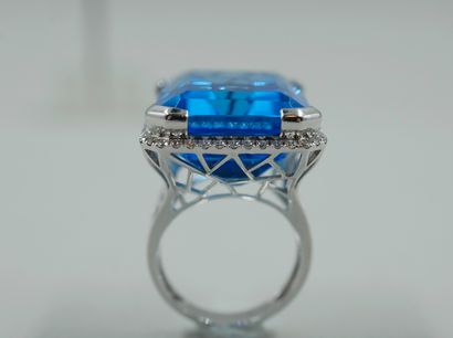 null Important 18k white gold ring set with a blue topaz of more than 50cts in a...