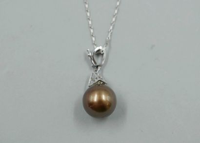 null Pendant in 18k white gold set with a chocolate Tahitian pearl topped with three...