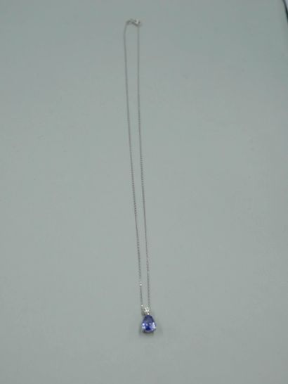 null Pendant in 18K white gold set with a pear-cut violet sapphire of about 2cts,...