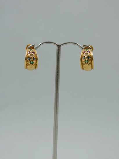 null Pair of earrings in 18k yellow gold with spinels and diamonds. 

PB : 7,20g...