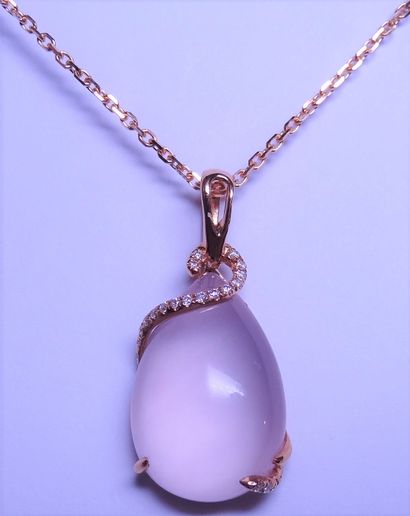 null 18k yellow gold pendant with a 12cts rose quartz set with a line of diamonds....