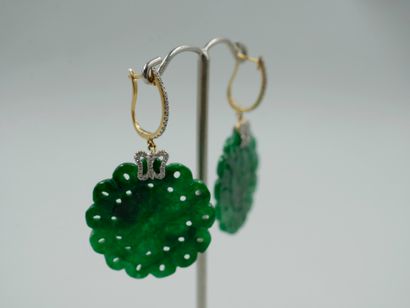 null Pair of 18k yellow gold earrings with openwork jade flowers topped by a butterfly...