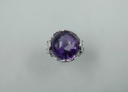 null 18k white gold ring surmounted by an amethyst cabochon in an openwork bezel...