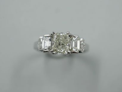 null 18k white gold pinky ring with a 1.00 ct cushion-cut diamond surrounded by two...