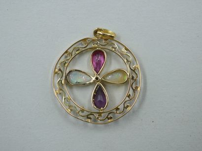 null Four-leaf clover pendant in 18k yellow gold set with opals and pink stones....
