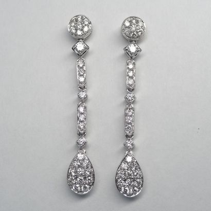 null Pair of Art Deco style earrings in 18k white gold with drops, bars, diamonds...