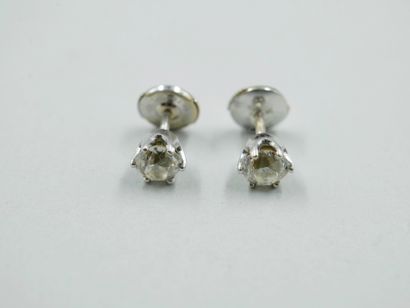 null Pair of 18k white gold earrings each set with a 0.50ct old cut diamond. 

PB...