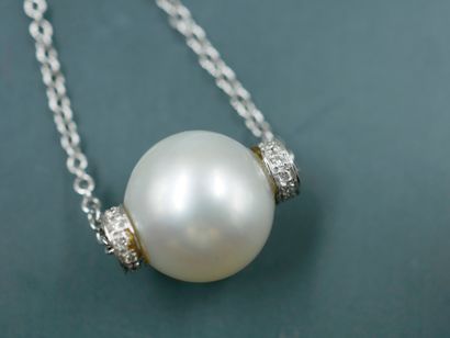 null Necklace in 14k white gold decorated with a cultured pearl with a diameter of...