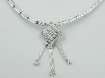 null 18k white gold set composed of an articulated necklace with rectangular links...