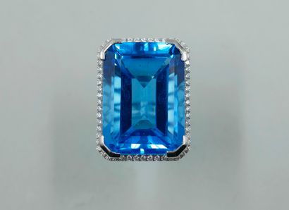 null Important 18k white gold ring set with a blue topaz of more than 50cts in a...