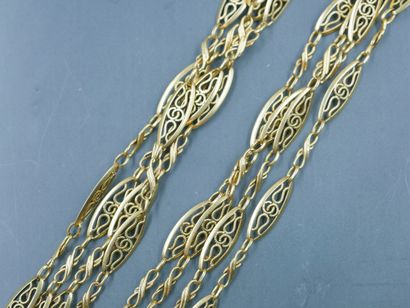 null Long necklace in 18k yellow gold with filigree stitch. 

Weight : 42,50gr