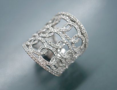 null Openwork 18k white gold band ring with diamond-paved interlocking circles. 

Length...