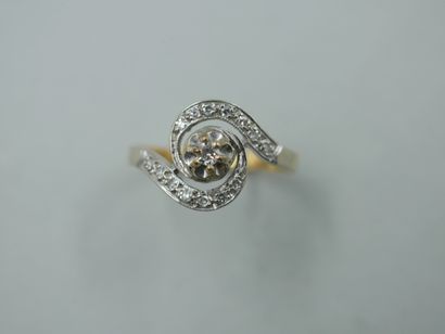 null Tourbillon ring in two 18k golds set with small diamonds. 

PB : 2,40gr. TDD...