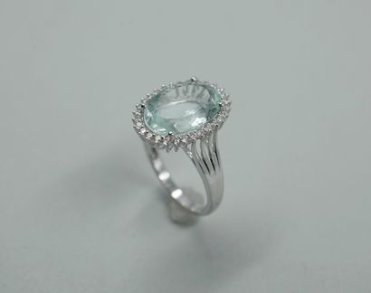 null 18k white gold ring with an oval aquamarine of about 5cts in a diamond setting....
