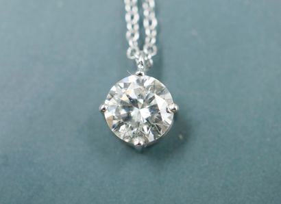 null Pendant in 18k white gold set with a diamond of 1ct approximately. 

With its...
