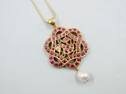 18k yellow gold rosette pendant with openwork...