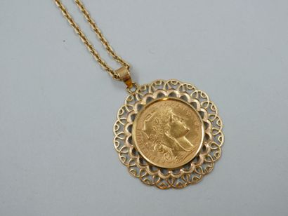 null Pendentif en or jaune 18k orné d'une pièces de 20 francs or de 1910 au coq dans...