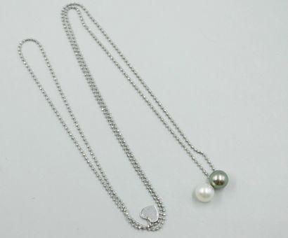 null POIRAY. 

Long necklace in 18k white gold with a ball chain, decorated at each...