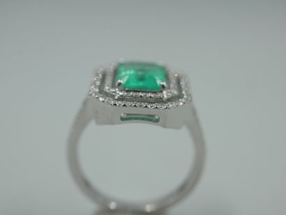 null Rectangular ring in 18k white gold set with an emerald cut of 2cts in an openwork...