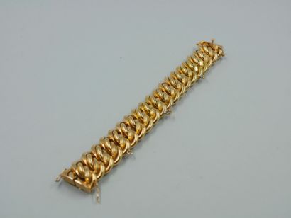 null Bracelet gourmette à grosse maille en or jaune 18k. 

Poids : 72,60gr.