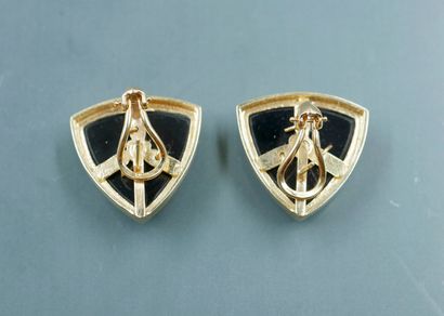 null Paire de boucles d'oreilles en or jaune 14k à motif triangulaire agrémenté d'une...