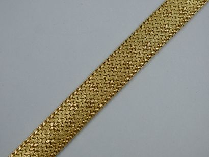 null Yellow gold bracelet 18k with flexible mesh. 

Weight : 35,30gr.